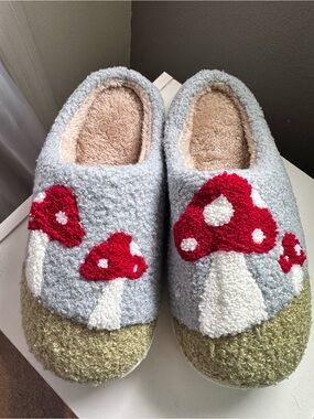 Cozy Super Soft Whimsical Mushroom Slipper Clogs in Blue/Gray Red & Green size 8